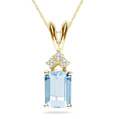 0.03 Cts Diamond & 1.40 Cts of 8x6 mm AA Emerald Aquamarine Pendant in 18K Yellow Gold